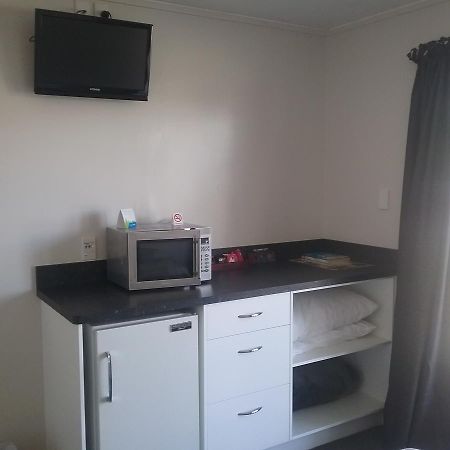 Leopard Hotel Waipukurau Exterior photo