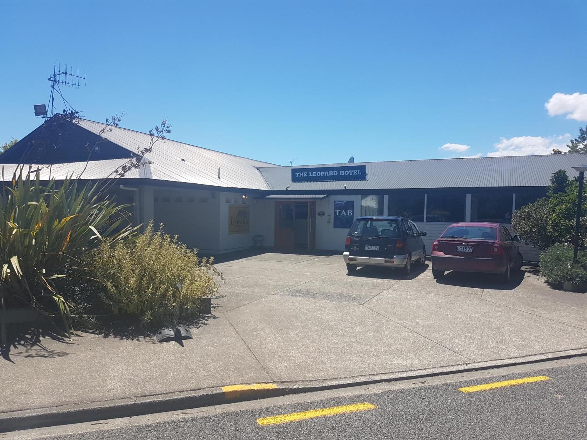 Leopard Hotel Waipukurau Exterior photo